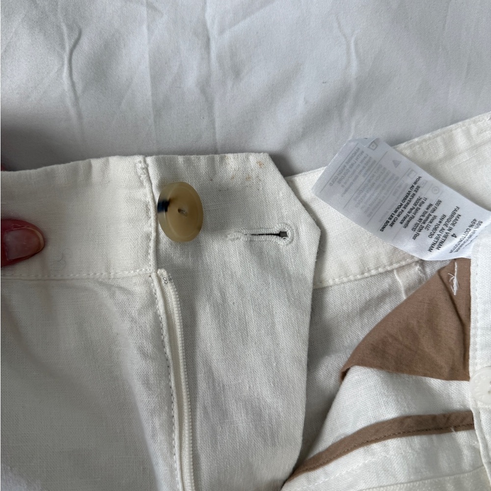 Vince White Linen-Blend High-Rise Shorts - Picture 3 of 4
